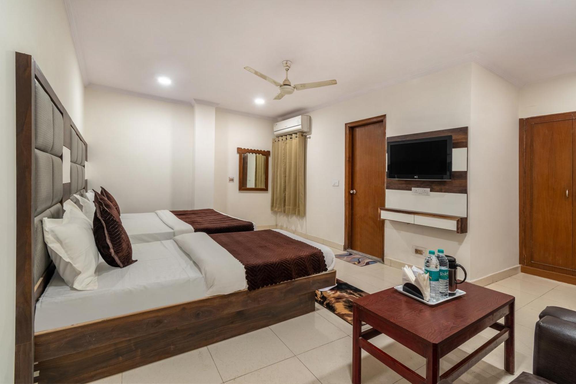 Hotel South Indian 델리 외부 사진